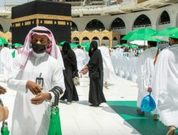 Lindungi Jamaah, 5.000 Payung Dibagikan Di Masjidil Haram