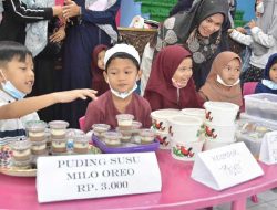 Gelar Market Day, RA Rahmah El Yunusiyyah Ajarkan Anak Wirausaha