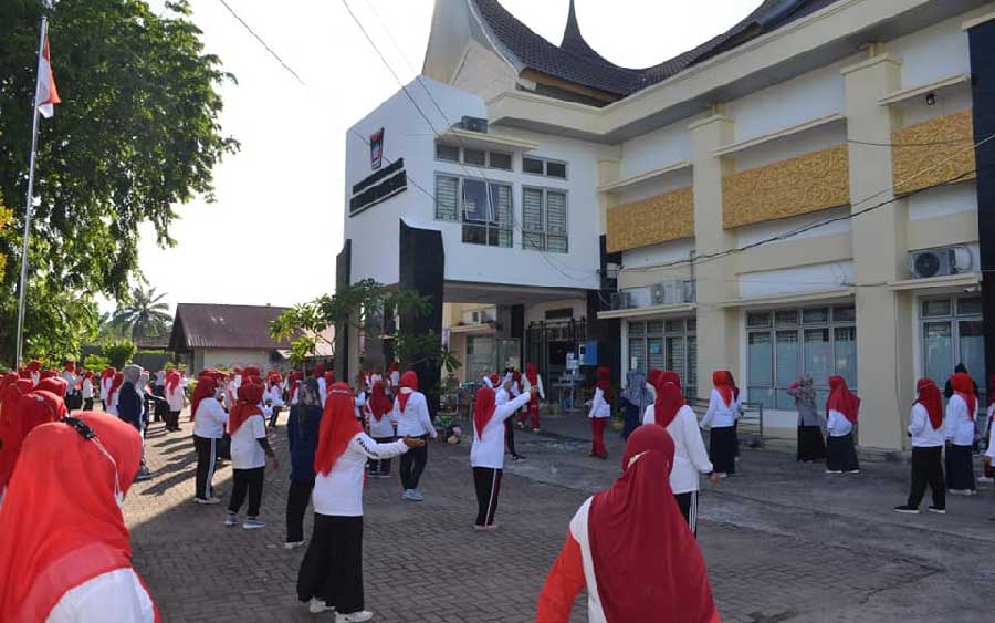 Ketua YJI Kota Padang Genny Hendri Septa Ajak Warga Hidup Sehat