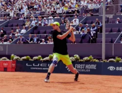 Hubert Hurkacz Mundur dari Wimbledon 2025 Akibat Cedera Lutut