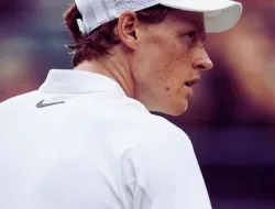 Jannik Sinner Lolos ke Semifinal Wimbledon 2025 Usai Tundukkan Shelton Tanpa Cela