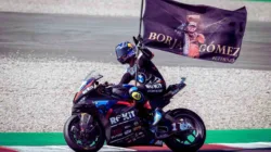 Momen Haru! Toprak Razgatlioglu Kibarkan Bendera untuk Borja Gomez Usai Menang di Donington