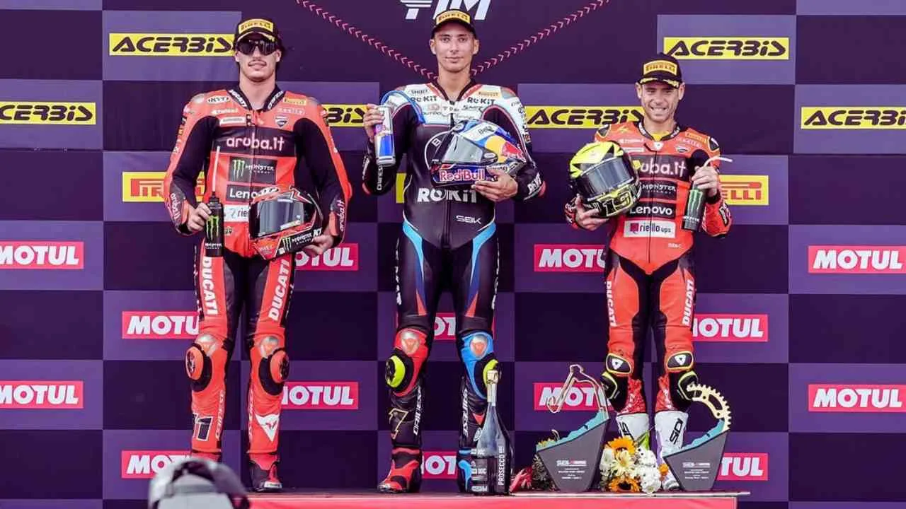 Tujuh Kemenangan Beruntun! Razgatlioglu Amankan Gelar Perdana di WorldSBK Balaton Park