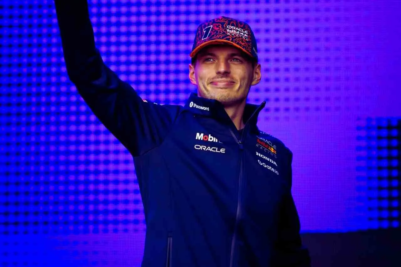 Insiden Verstappen dan Hamilton di Grand Prix Hungaria 2025 Max Ungkap Alasan Lewis Tak Hadir di Ruang Steward
