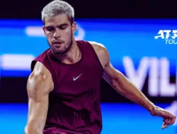 Carlos Alcaraz Tak Khawatir Cedera, Lolos ke Perempat Final Japan Open 2025