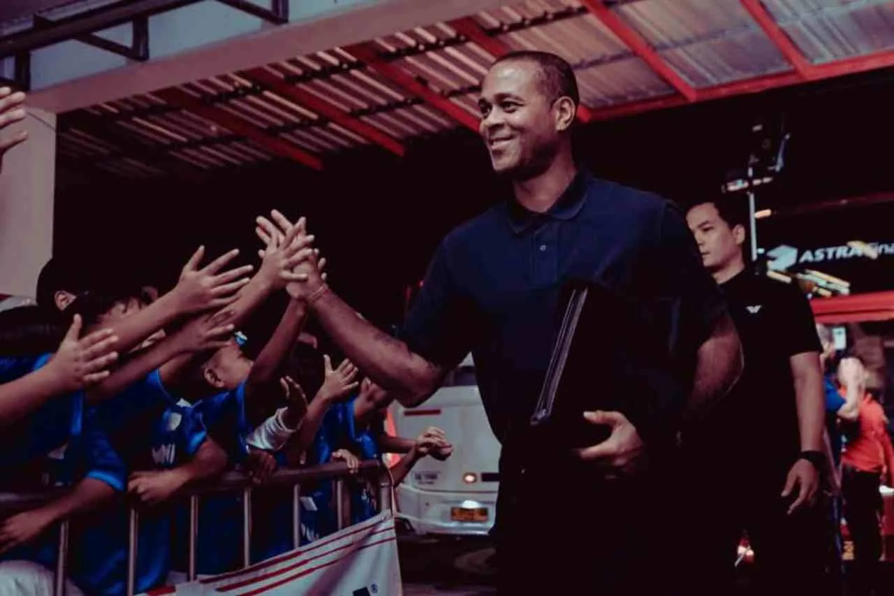 Pelatih Sepak Bola Dari Irak Akui Timnas Indonesia Era Kluivert Jadi Ancaman Serius