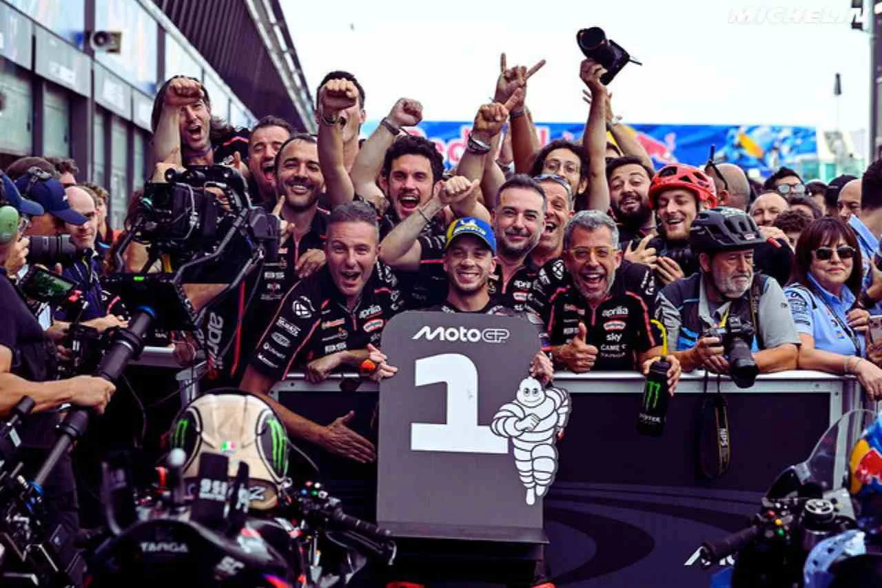 Starting Grid MotoGP San Marino 2025 Sprint Marco Bezzecchi Pole, Marquez Bersaudara di Depan