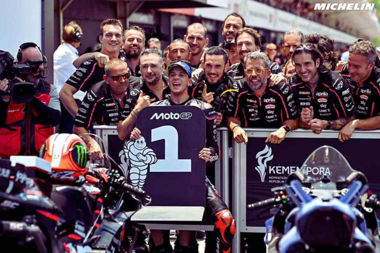Drama Last Lap, Marco Bezzecchi Sabet Kemenangan Sprint Race MotoGP Indonesia 2025 di Mandalika