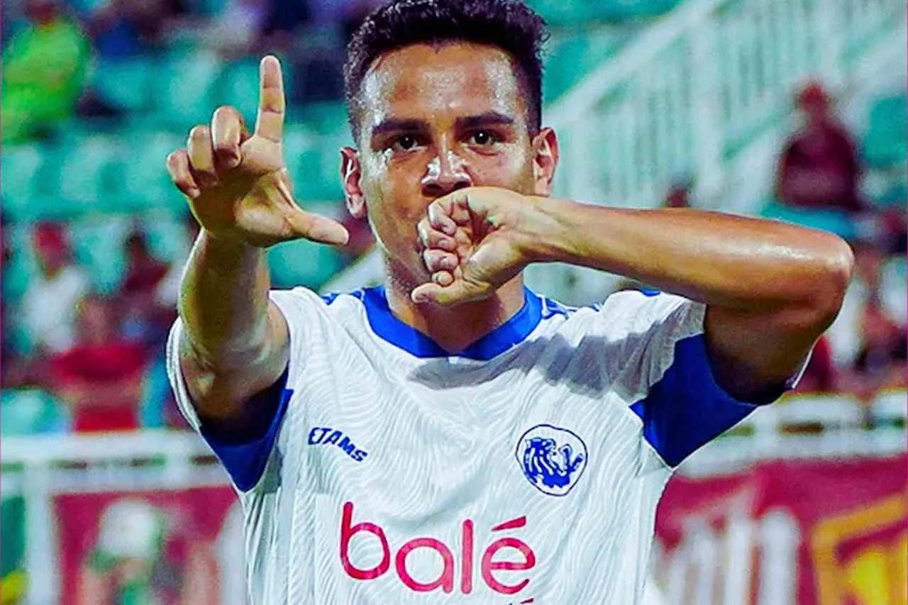 Review Laga PSM Makassar vs Arema FC Dalam 5 Menit Arema Cetak 2 Gol, Ini Kuncinya!