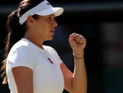 Amanda Anisimova Singkirkan Iga Swiatek, Amankan Tiket Semifinal WTA Finals 2025