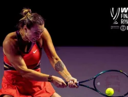 Aryna Sabalenka Tekuk Pegula di WTA Finals 2025 Riyadh, Tiket Semifinal Hampir Ditangan