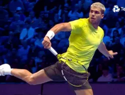 Carlos Alcaraz Tumbangkan Taylor Fritz Lewat Duel Epik di ATP Finals 2025