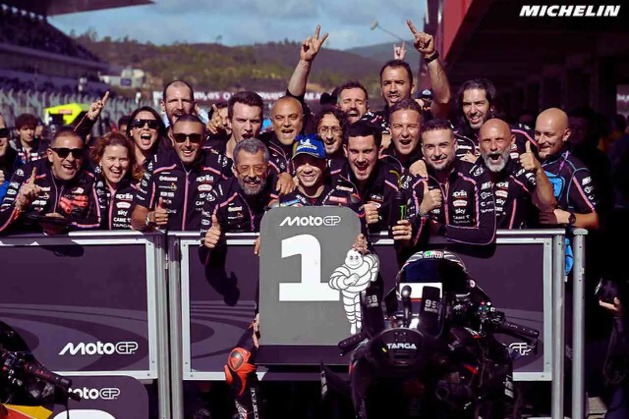 Marco Bezzecchi Kuasai MotoGP Portugal 2025, Raih Kemenangan Gemilang Untuk Aprilia!