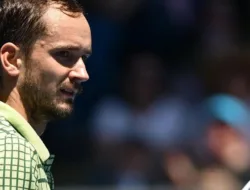 Bangkit dengan Keyakinan Baru, Daniil Medvedev Melenggang Ke Putaran 2 Australian Open 2026
