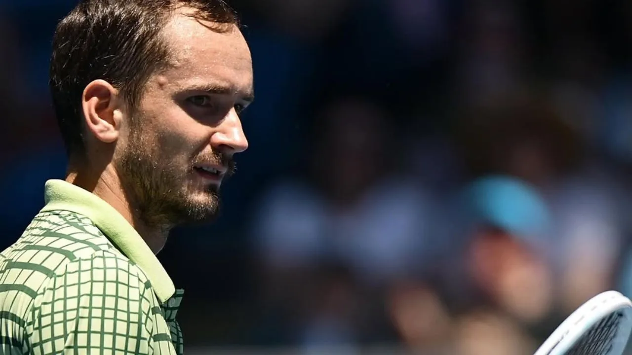 Bangkit dengan Keyakinan Baru, Daniil Medvedev Melenggang Ke Putaran 2 Australian Open 2026