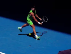 Drama Tiga Set! Carlos Alcaraz Lewati Hadangan Tomy Paul dan Melaju ke Perempat Final Australian Open 2026