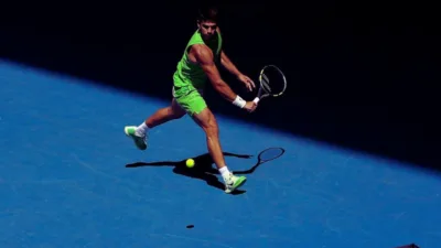 Drama Tiga Set! Carlos Alcaraz Lewati Hadangan Tomy Paul dan Melaju ke Perempat Final Australian Open 2026