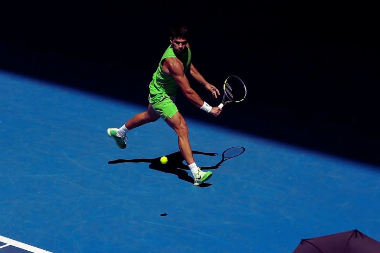 Drama Tiga Set! Carlos Alcaraz Lewati Hadangan Tomy Paul dan Melaju ke Perempat Final Australian Open 2026