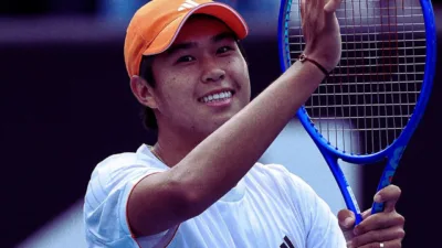 Learner Tien Kalahkan Medvedev 3-1, Cetak Sejarah di Australian Open 2026