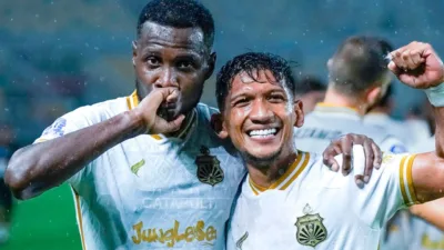 Hasil BRI Liga 1 Tadi Malam Persebaya Tumbang 1-2 dari Bhayangkara, Rekor 13 Laga Tanpa Kalah Berakhir!