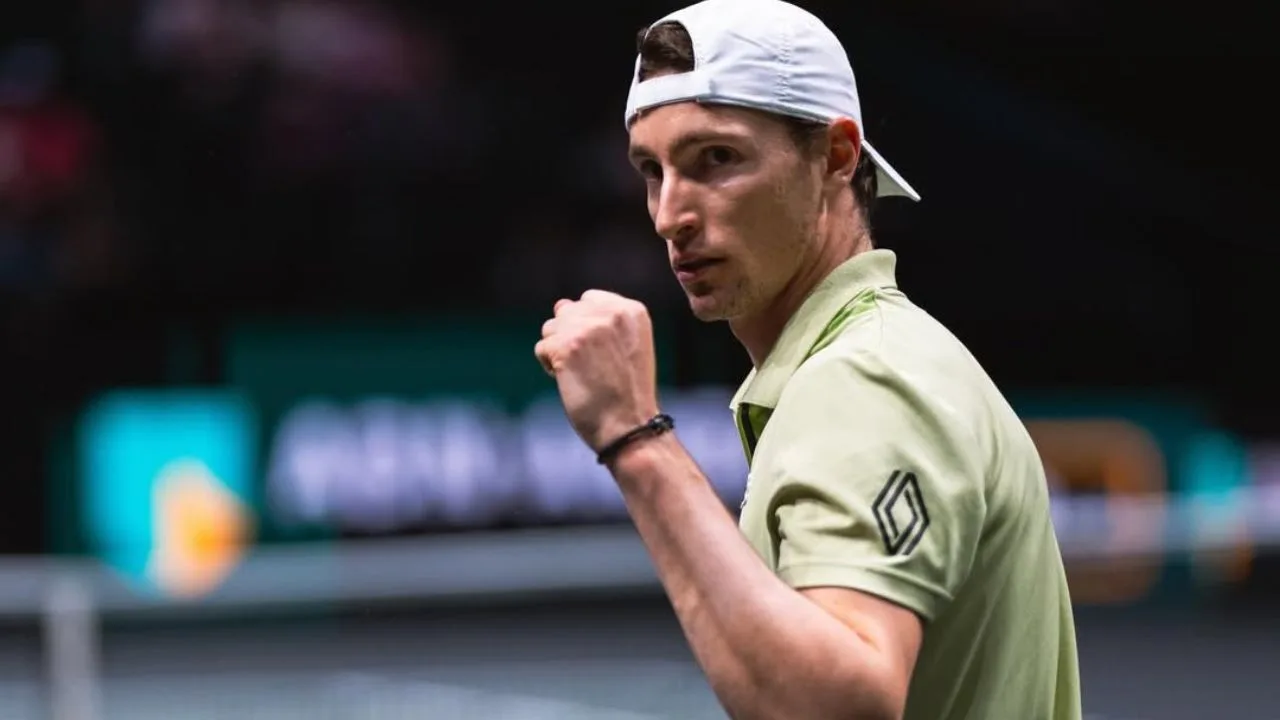 Ugo Humbert Tumbangkan Tsitsipas di Dubai, Sang Juara Bertahan Langsung Tersingkir