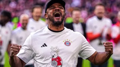 Vincent Kompany Janjikan Laga Lebih Spektakuler di Leg Kedua vs PSG