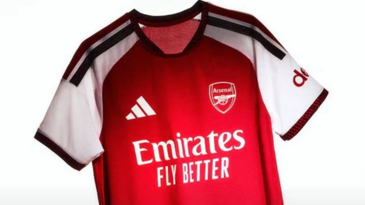 Jersey Home Baru Arsenal 20262027 Resmi Diluncurkan, Hadirkan Desain Berani Dengan Sentuhan Marun