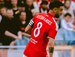 Bruno Fernandes Raih PFA Player of the Year, Arsenal Dominasi Daftar Susunan Tim Terbaik