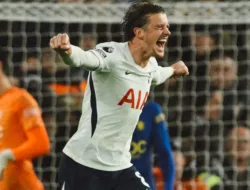 Hasil Chelsea vs Tottenham: Bungkam 10 Pemain The Blues 2-0, Spurs Ukir Kemenangan Bersejarah di Stamford Bridge