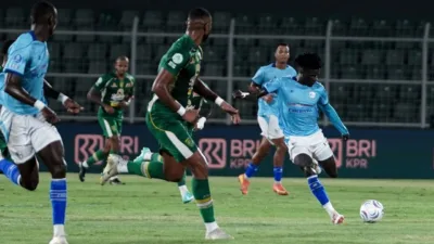 Hasil Isenmulang FC vs Persebaya Tadi Malam: Penalti Alex Martins Bawa Bajul Ijo Petik 3 Poin di Lampung